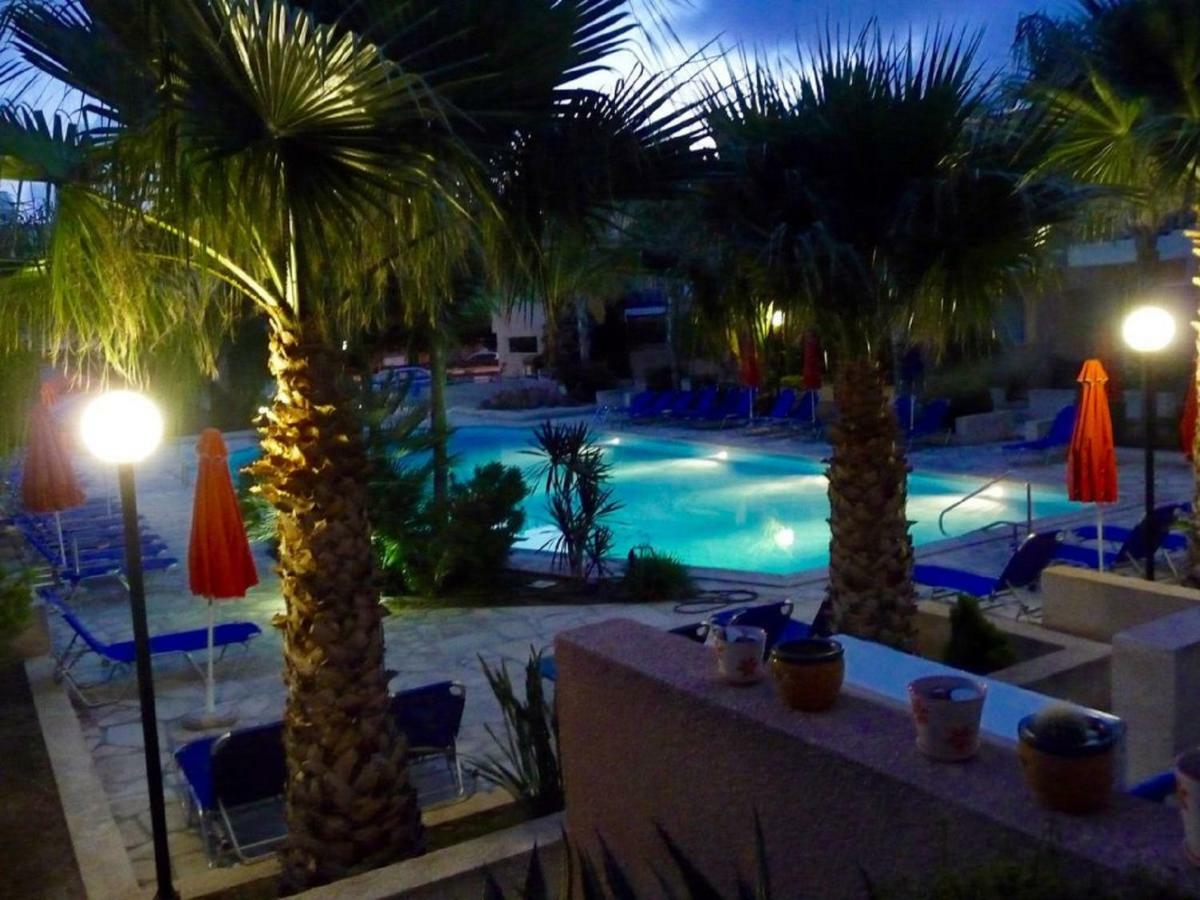 הוילה Aurora Townhouse - Complimentary Paphos Airport Transport מראה חיצוני תמונה