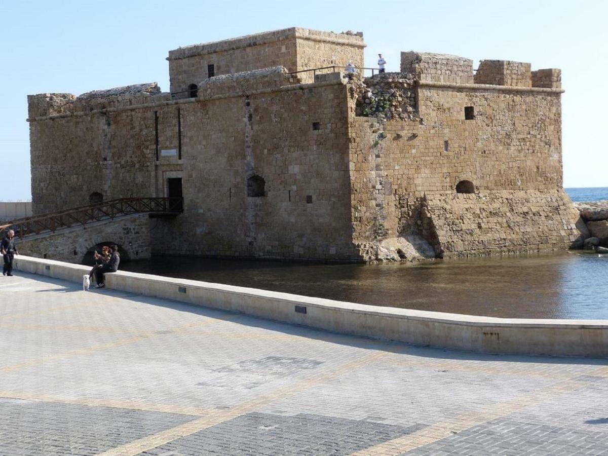 הוילה Aurora Townhouse - Complimentary Paphos Airport Transport מראה חיצוני תמונה